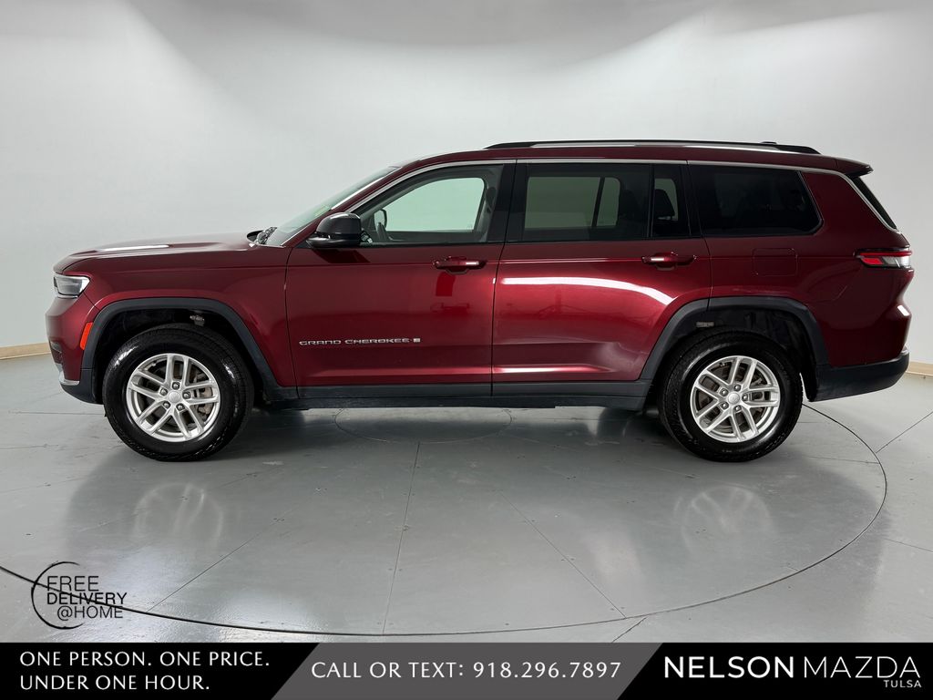 Used 2023 Red Jeep Laredo image 9