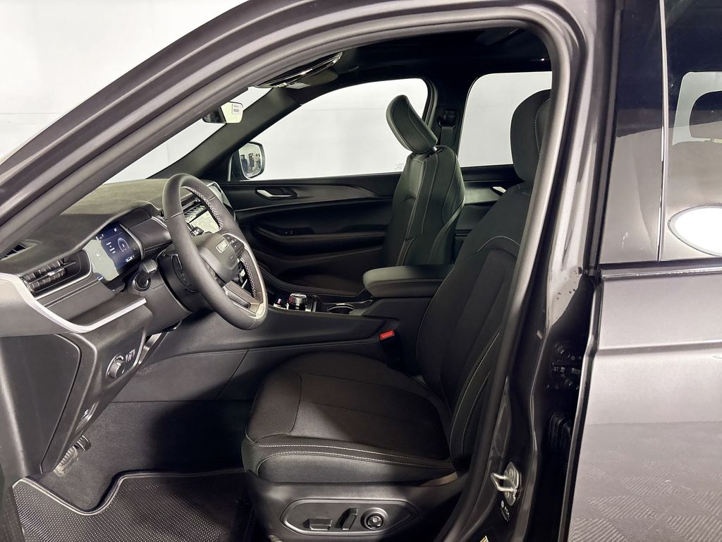 2026 Jeep Grand Cherokee Laredo X