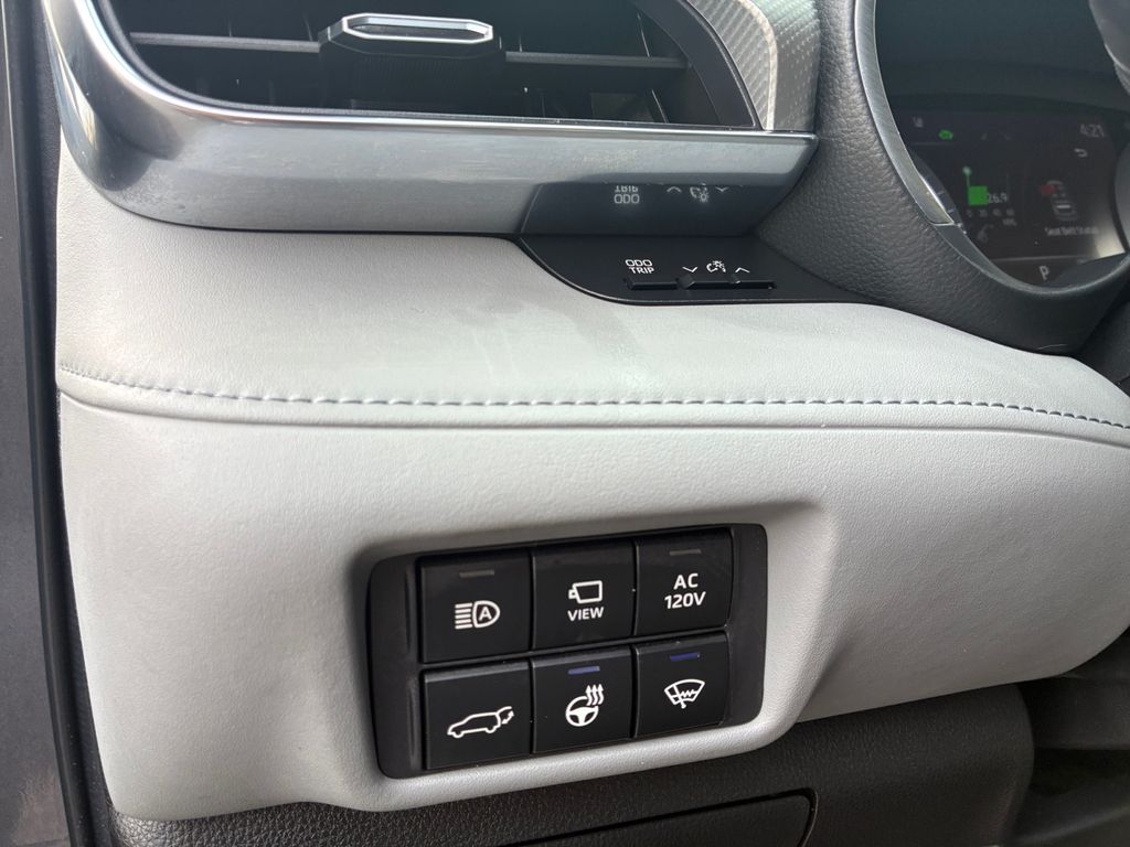 Used Car 2022 Toyota Highlander Hybrid  Platinum For Sale Under $40,000 In Austin, Texas