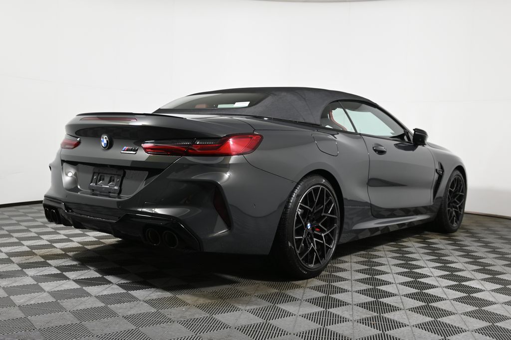 Thumbnail: 2022 BMW M8 - 8