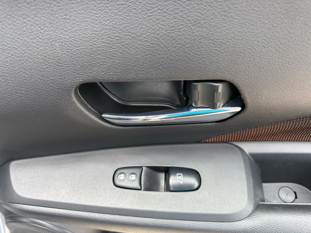 2023 Boulder Gray Pearl Nissan Kicks SR FWD SUV