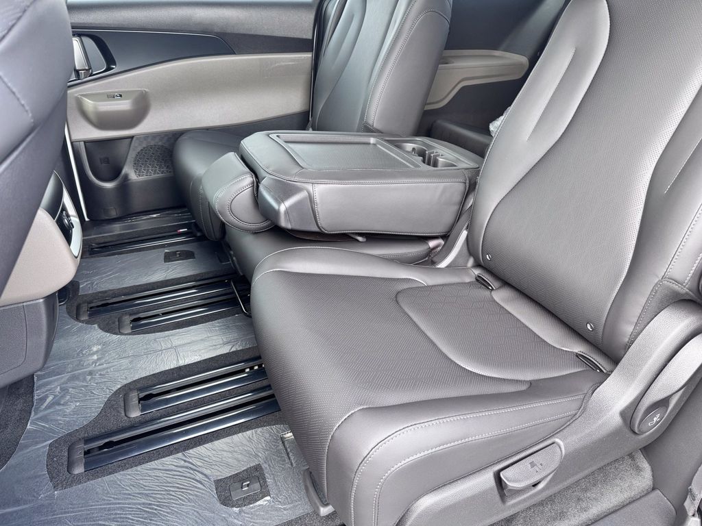 New 2026 Kia Carnival MPV Van