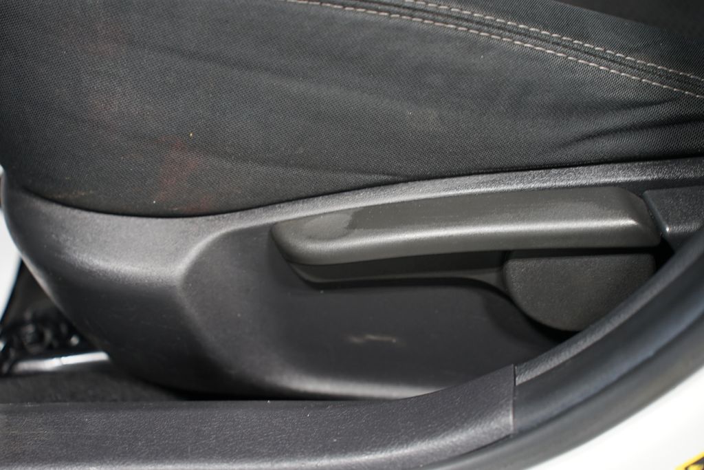 2012 Toyota Corolla LE 27