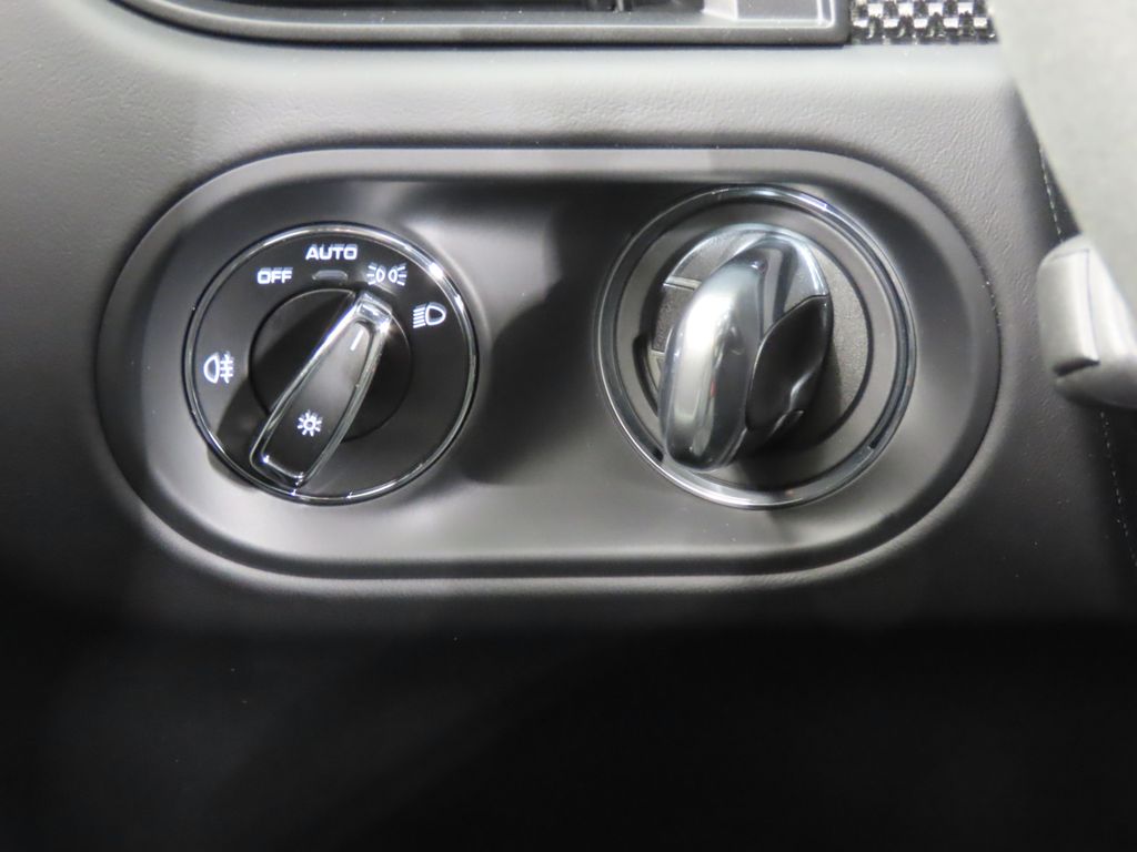 Thumbnail: 2026 Porsche Macan - 24