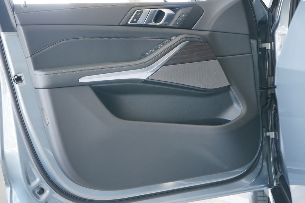 Thumbnail: 2026 BMW X5 - 10