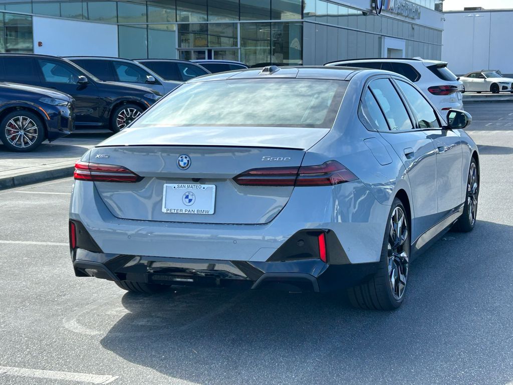 Thumbnail: 2027 BMW 5 Series - 5