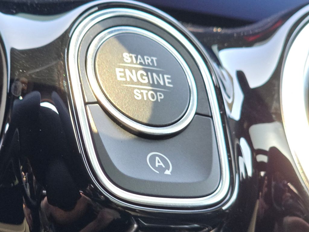 New 2026 Silver Mercedes-Benz GLA 250 image 37