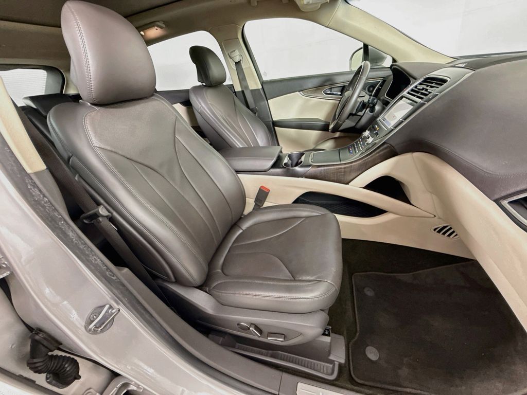 Thumbnail: 2019 Lincoln Nautilus - 29