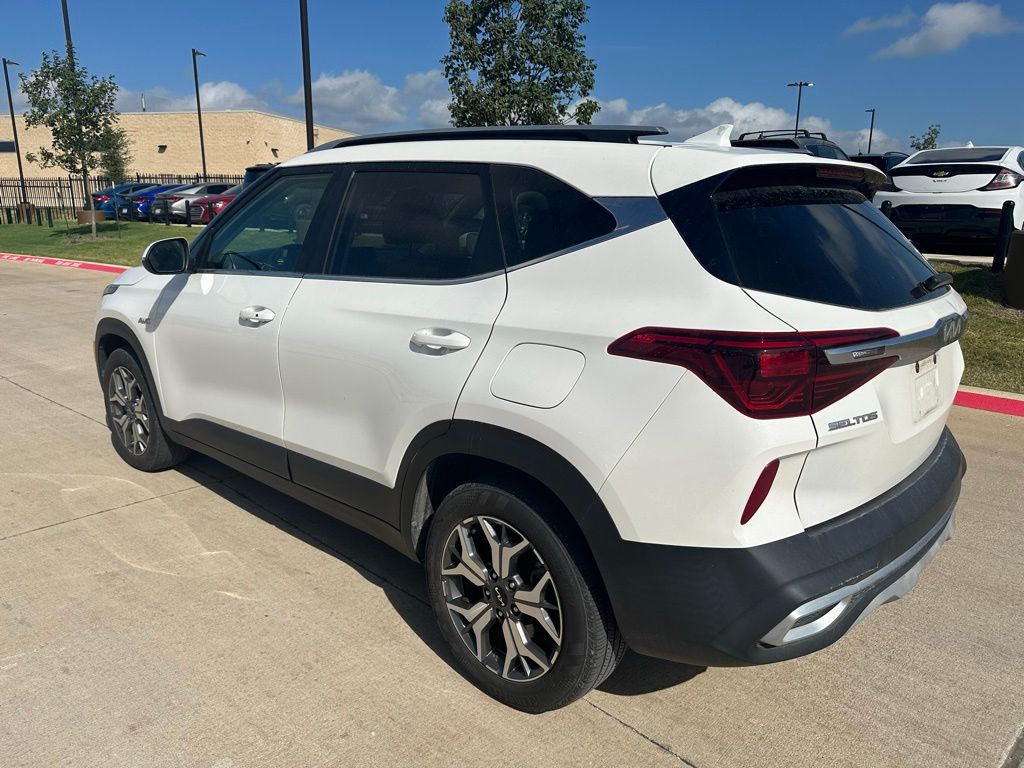 Thumbnail: 2023 Kia Seltos - 4
