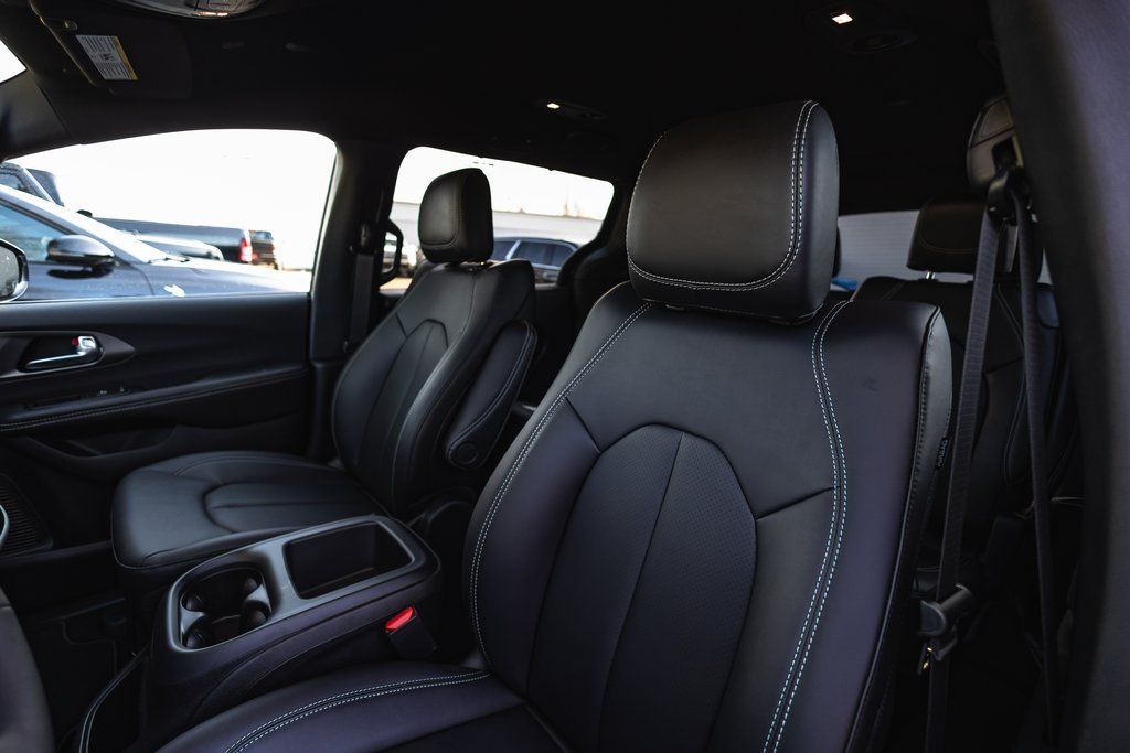 2026 Chrysler Pacifica Select thumbnail 19