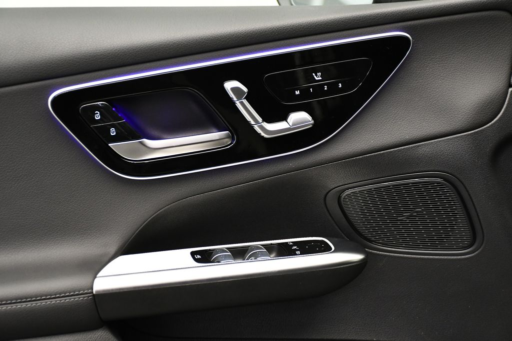 Thumbnail: 2025 Mercedes-Benz GLC - 30