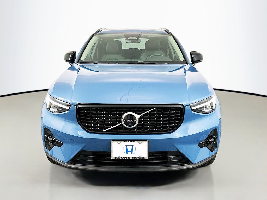 2023 Volvo XC40 B5 Plus 2