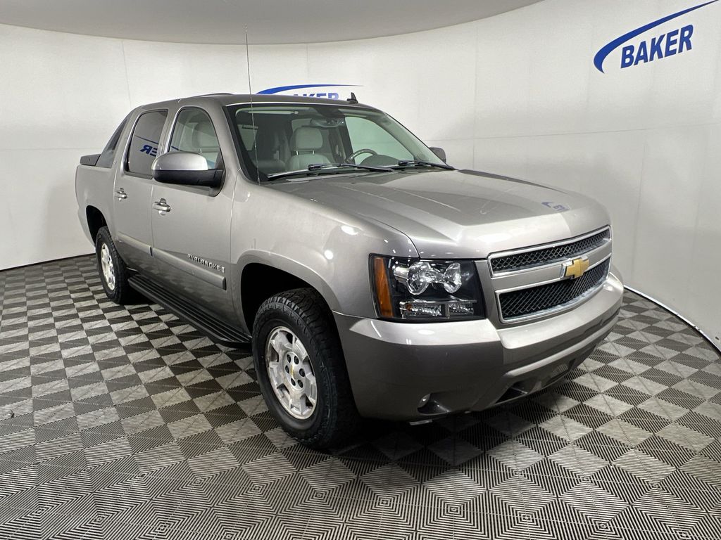 Graystone Metallic 2007 Chevrolet Avalanche Pickup Truck Four-Wheel Drive 4-Speed Automatic Overdrive