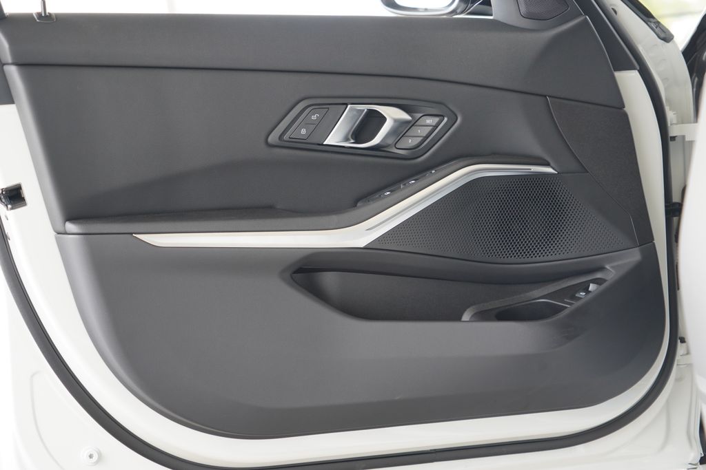 Thumbnail: 2026 BMW 3 Series - 9
