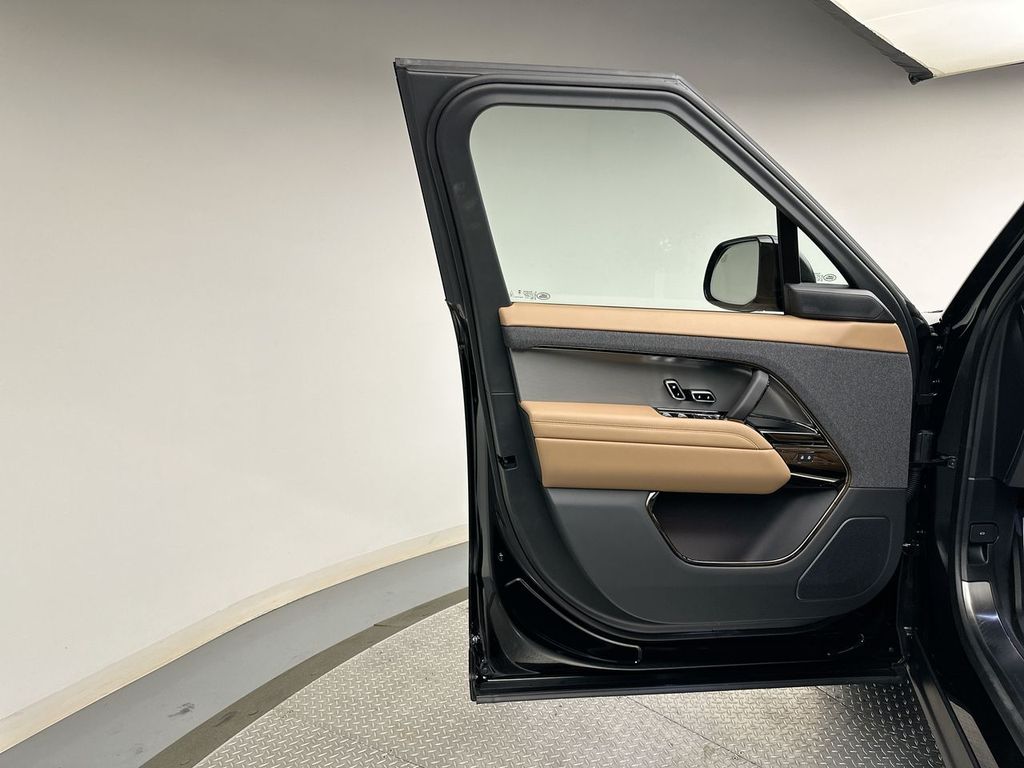 Thumbnail: 2024 Land Rover Range Rover Sport - 14