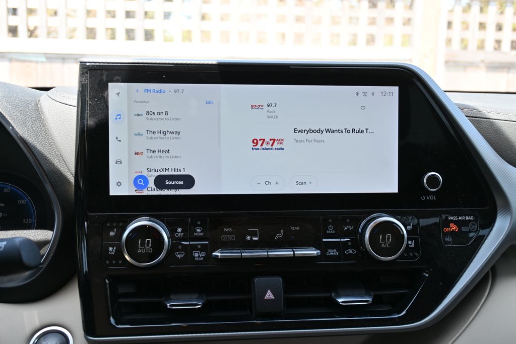 Thumbnail: 2024 Toyota Highlander - 15