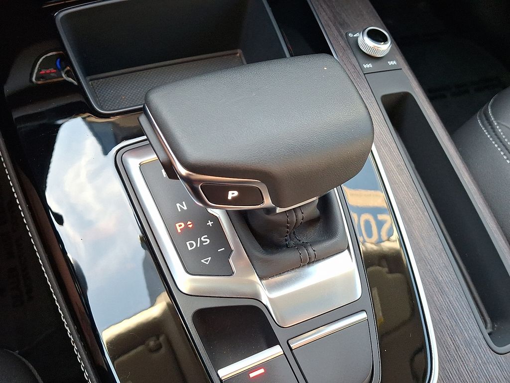 Thumbnail: 2023 Audi Q5 - 16