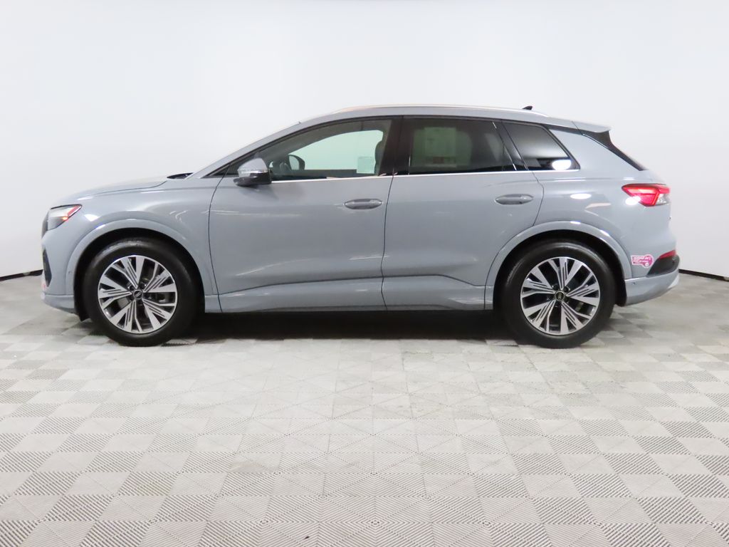 Thumbnail: 2023 Audi Q4 e-tron - 2