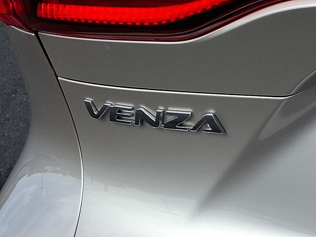 Thumbnail: 2022 Toyota Venza - 32