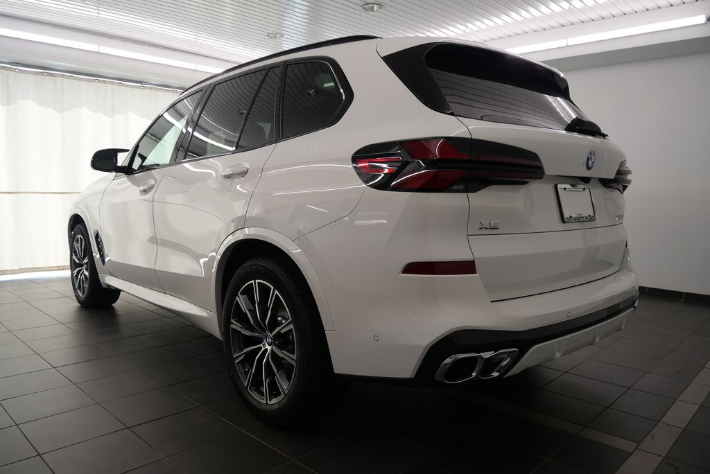 2025 BMW X5 M60i 5