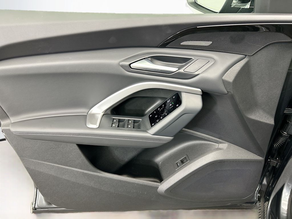 Thumbnail: 2025 Audi Q5 - 23