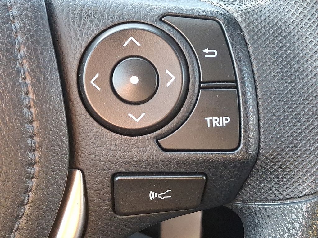 Thumbnail: 2018 Toyota RAV4 - 21