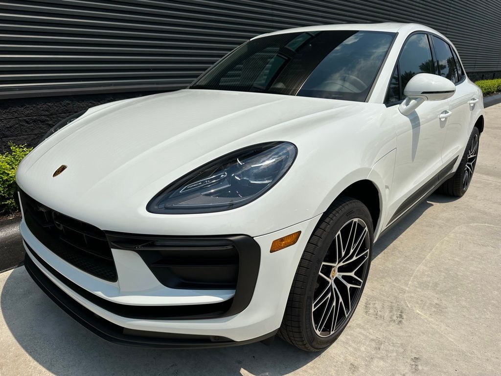 Thumbnail: 2026 Porsche Macan - 6