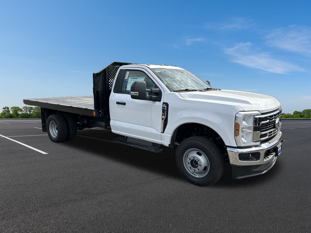 New 2025 Ford Super Duty F-350 Chassis Regular Cab (DRW) 169" Wheelbase XL