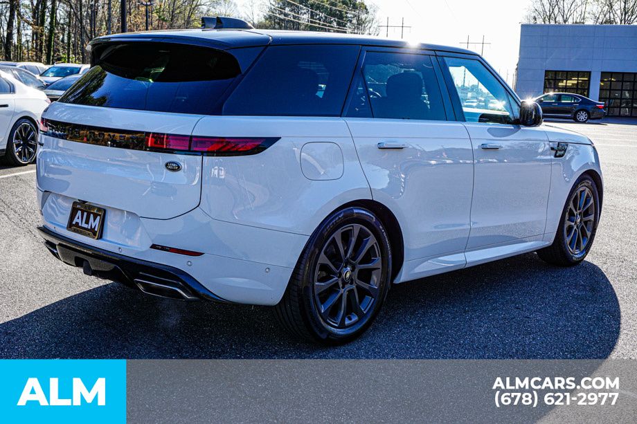 Used 2023 White Land Rover SE Dynamic image 5