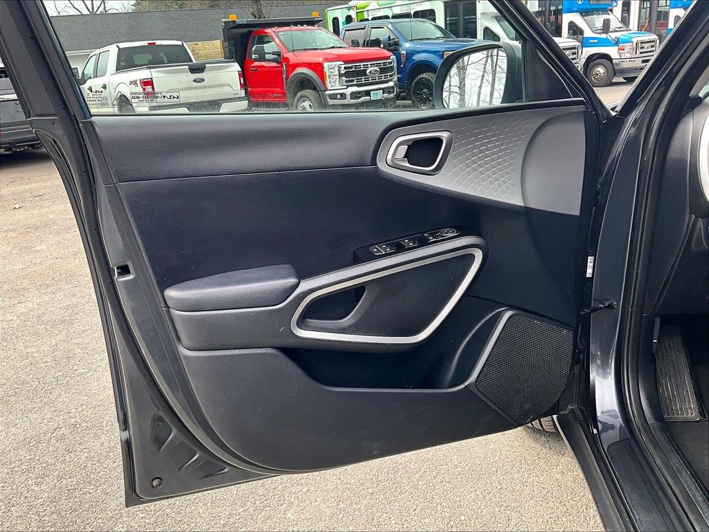 2023 Kia Soul — photo 18