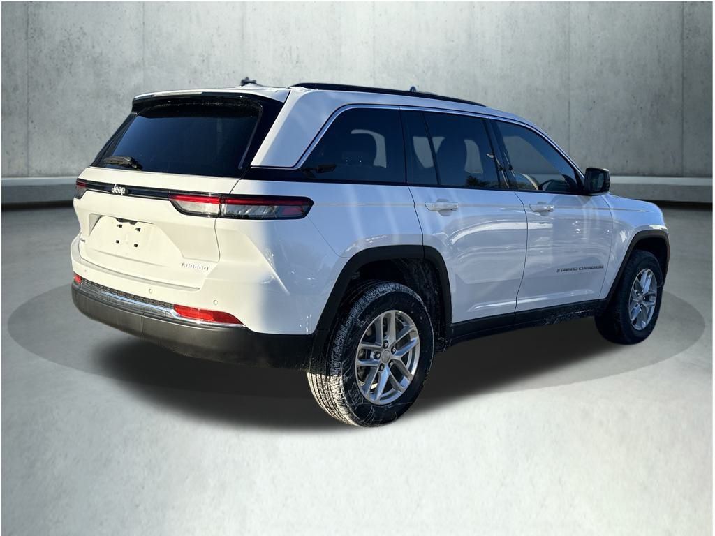 2025 Jeep Grand Cherokee Laredo photo 6