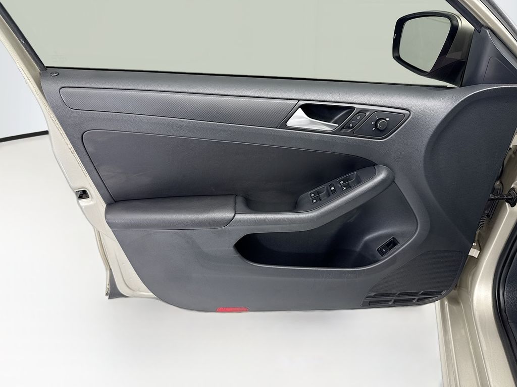 Thumbnail: 2014 Volkswagen Jetta - 19