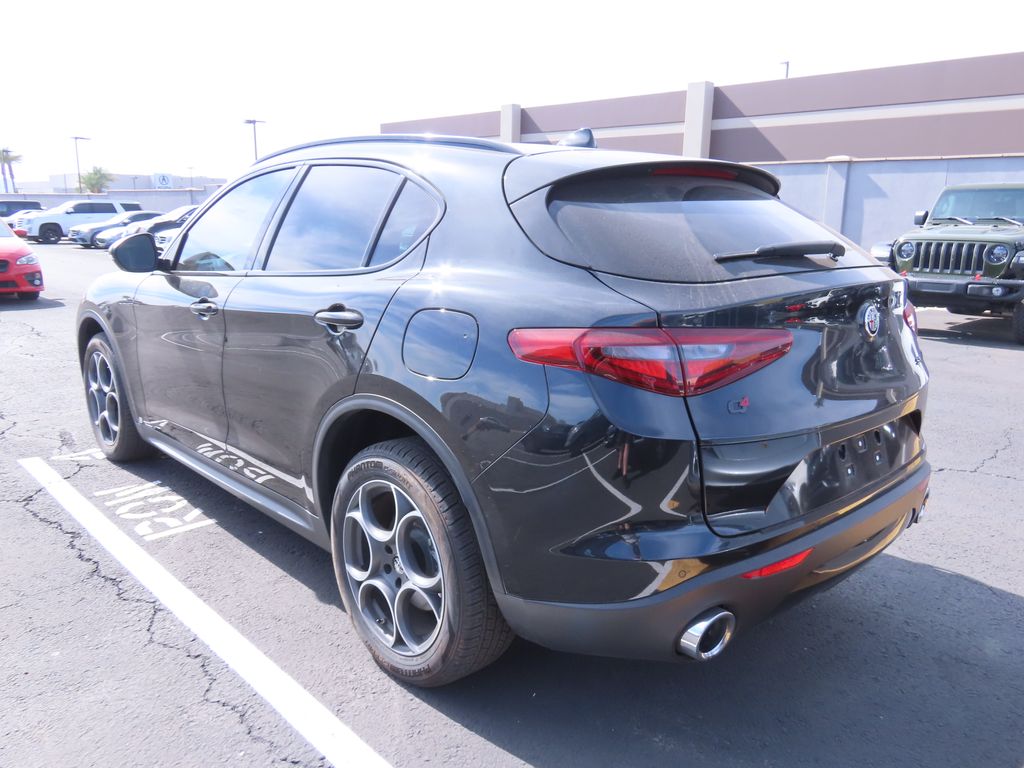 Thumbnail: 2021 Alfa Romeo Stelvio - 3