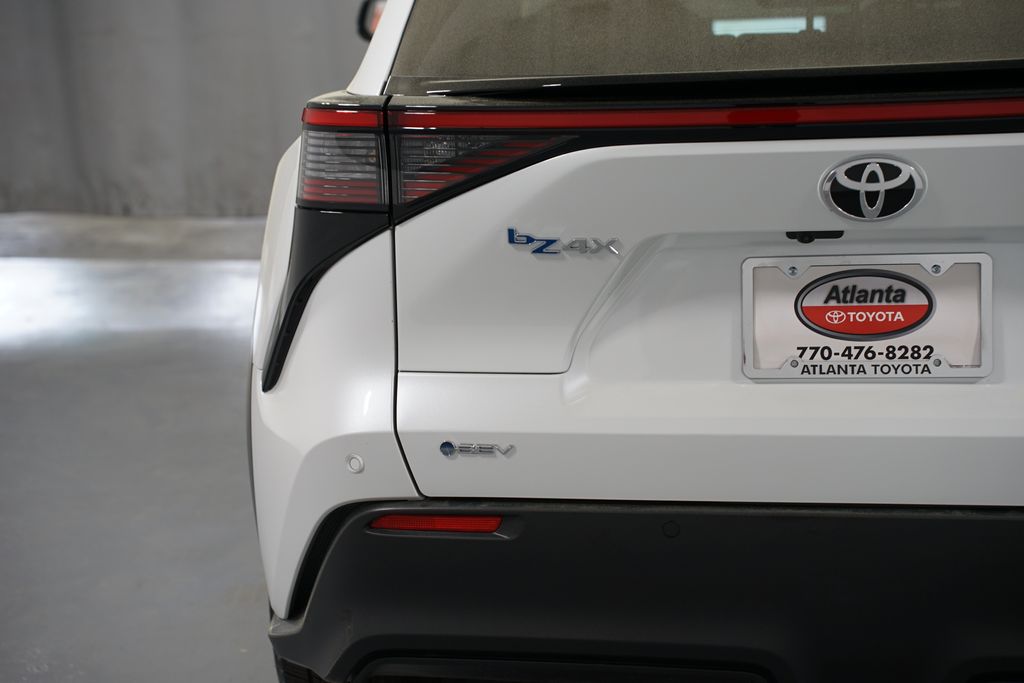 Thumbnail: 2024 Toyota bZ4X - 10