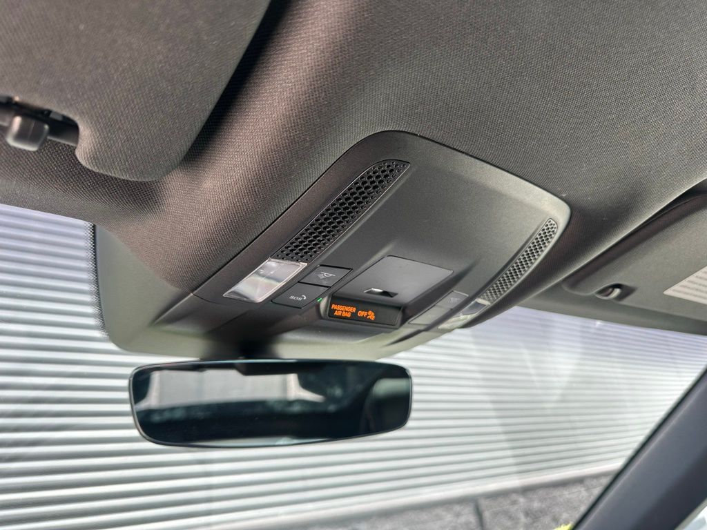 Thumbnail: 2023 Porsche Taycan - 32