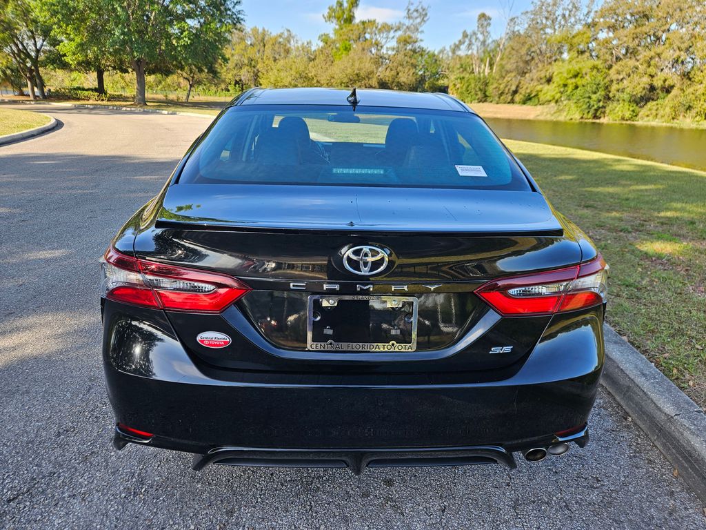 2022 Toyota Camry SE 4