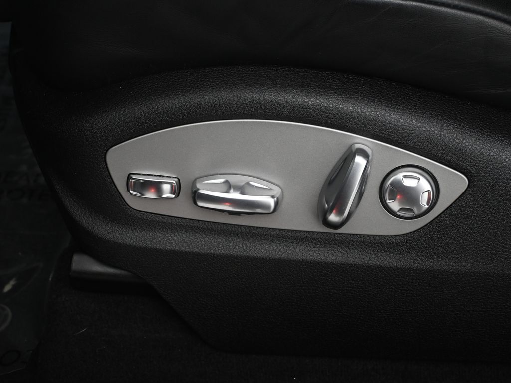 Thumbnail: 2025 Porsche Macan - 31