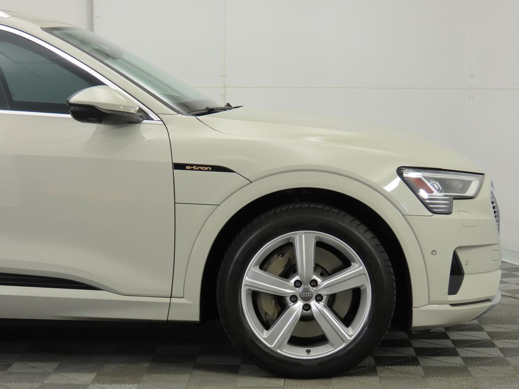 2019 Audi e-tron Prestige 9