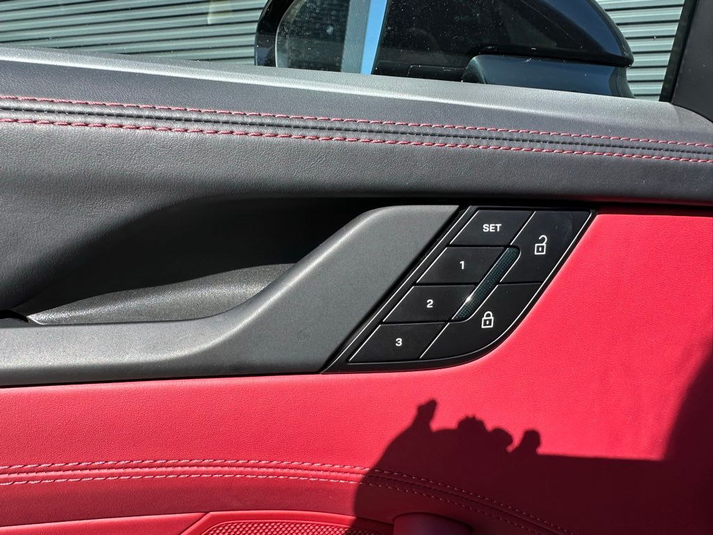 Thumbnail: 2025 Porsche 911 - 21