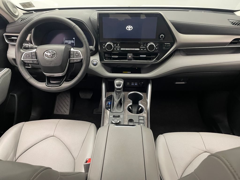 Thumbnail: 2023 Toyota Highlander - 19