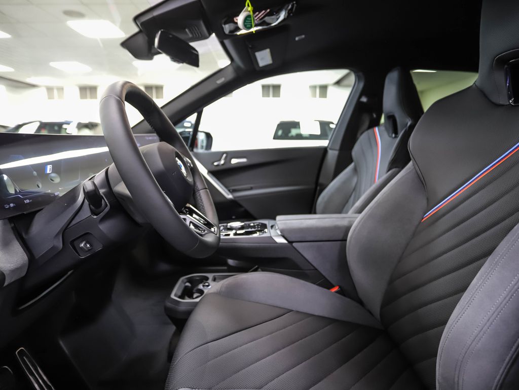 Thumbnail: 2026 BMW iX - 10