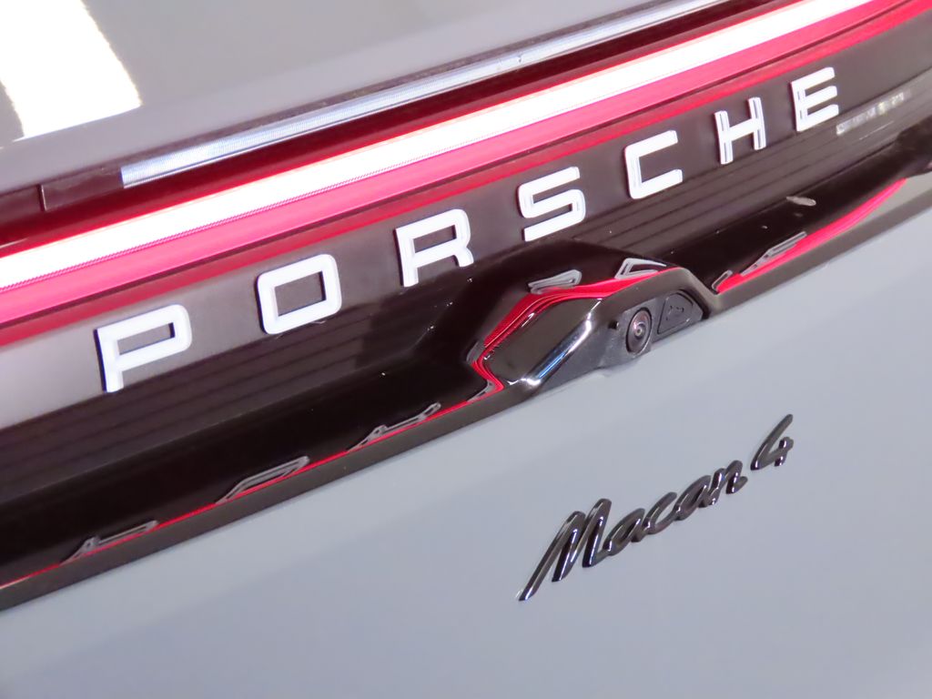 Thumbnail: 2025 Porsche Macan - 12