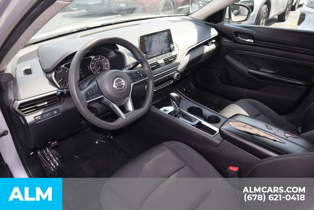 Used 2020 Silver Nissan 2.5 S image 10