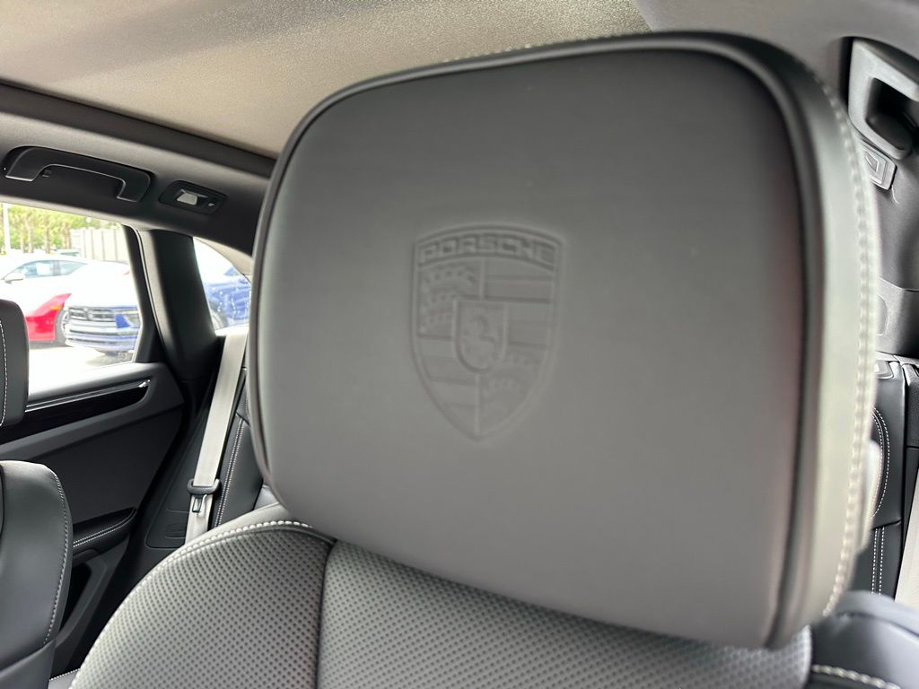 Thumbnail: 2025 Porsche Macan - 17