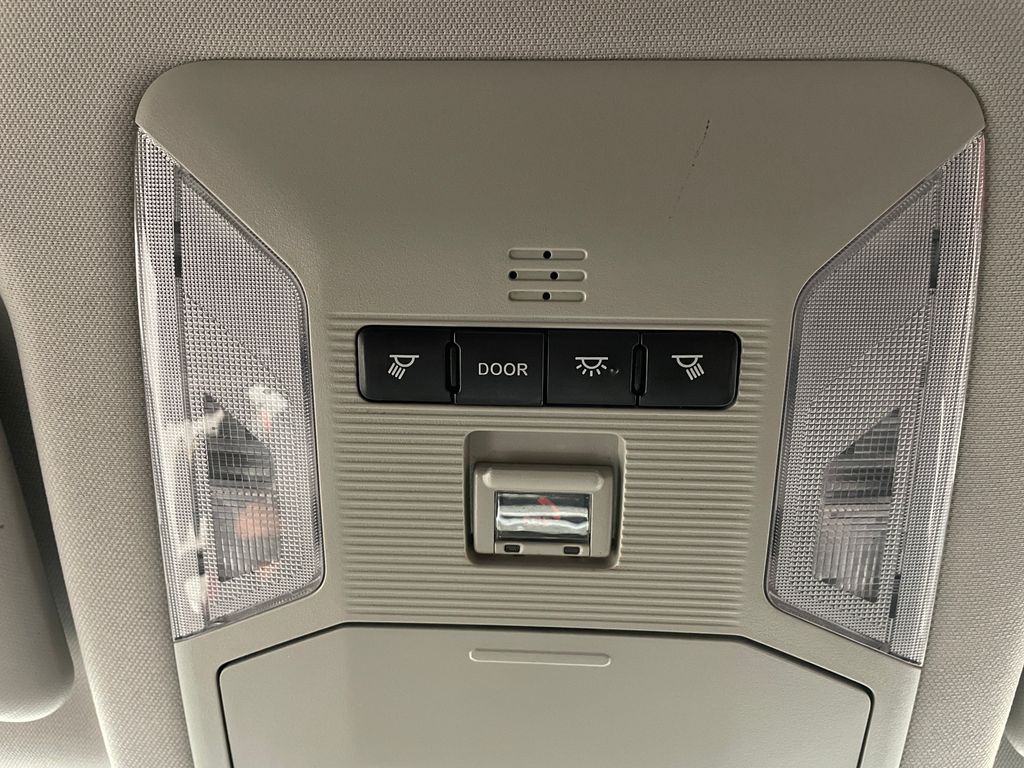 2021 Toyota RAV4 LE 28
