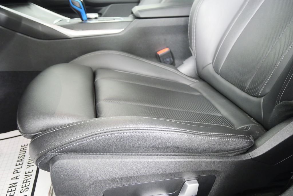 Thumbnail: 2022 BMW i4 - 10