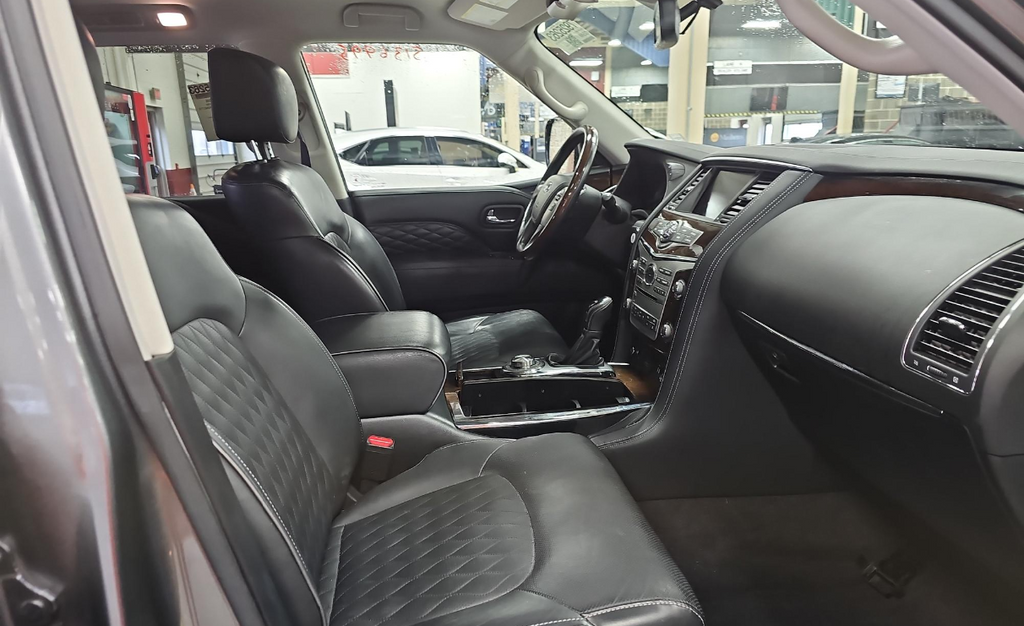 2019 INFINITI QX80 LUXE 10