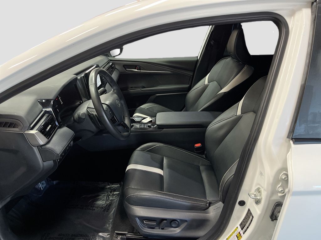 Used 2025 Ice Toyota SE image 21
