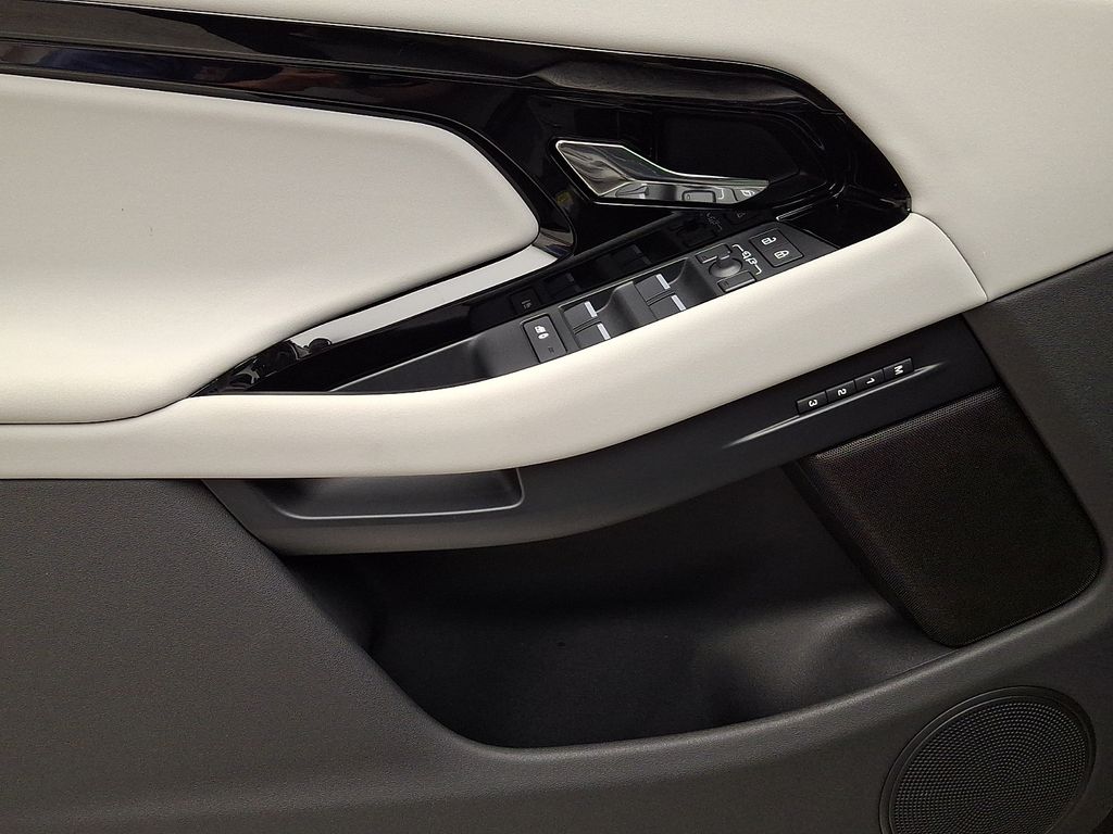 Thumbnail: 2026 Land Rover Range Rover Evoque - 13
