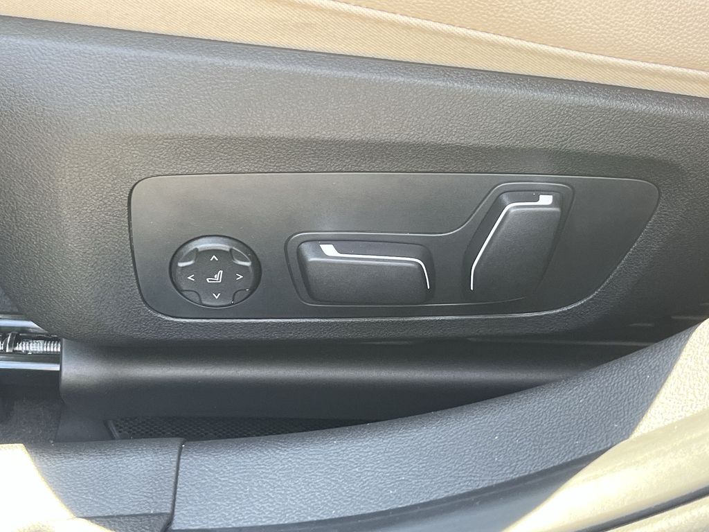 Thumbnail: 2025 BMW 3 Series - 12